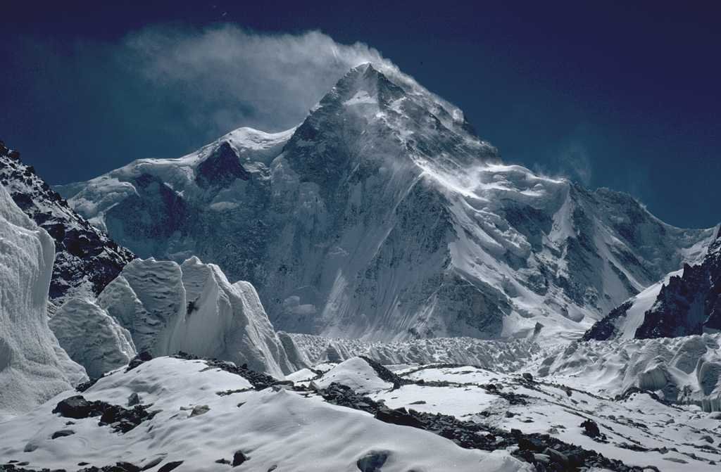 Naila Kiani’s Team Recovers Body of Dead Climber from K2