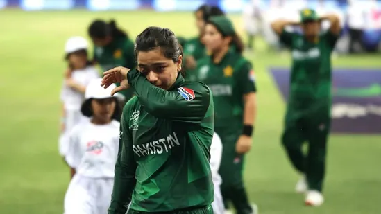 Fatima Sana Breaks Down During National Anthem After Father’s Passing