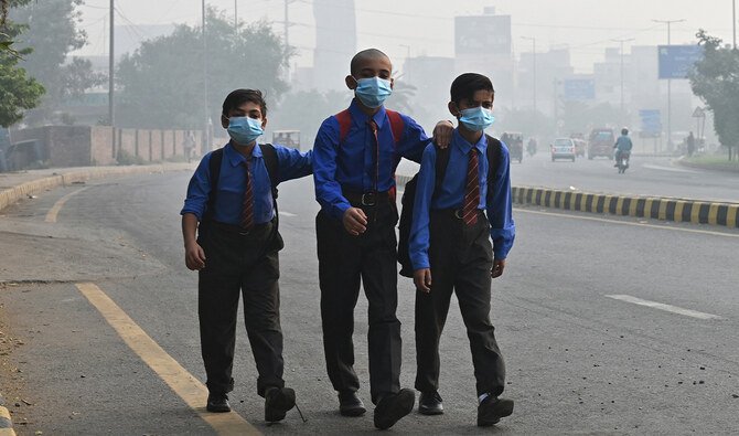 Lahore Shuts Down Primary Schools for One Week Amid Smog Crisis