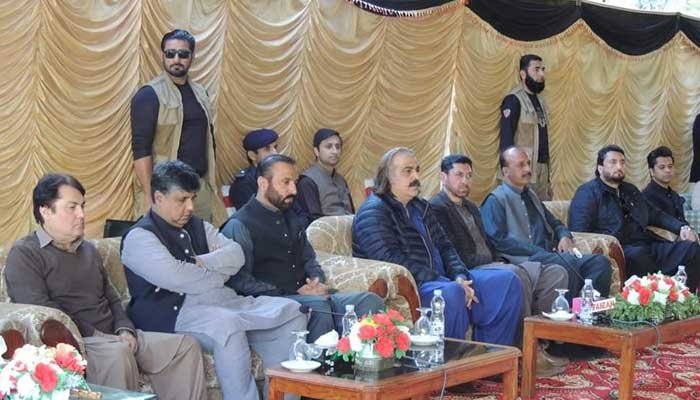 Gandapur Orders Seizure of Weapons from Warring Tribes as Kurram Death Toll Reaches 124