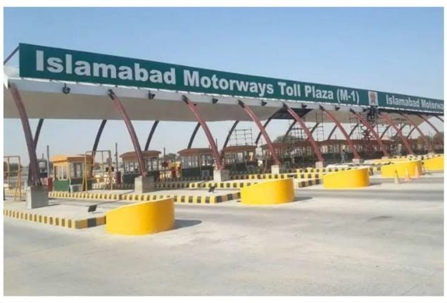 PTI Workers Begin Gathering as M1 Motorway Reopens Motorways in Pakistan