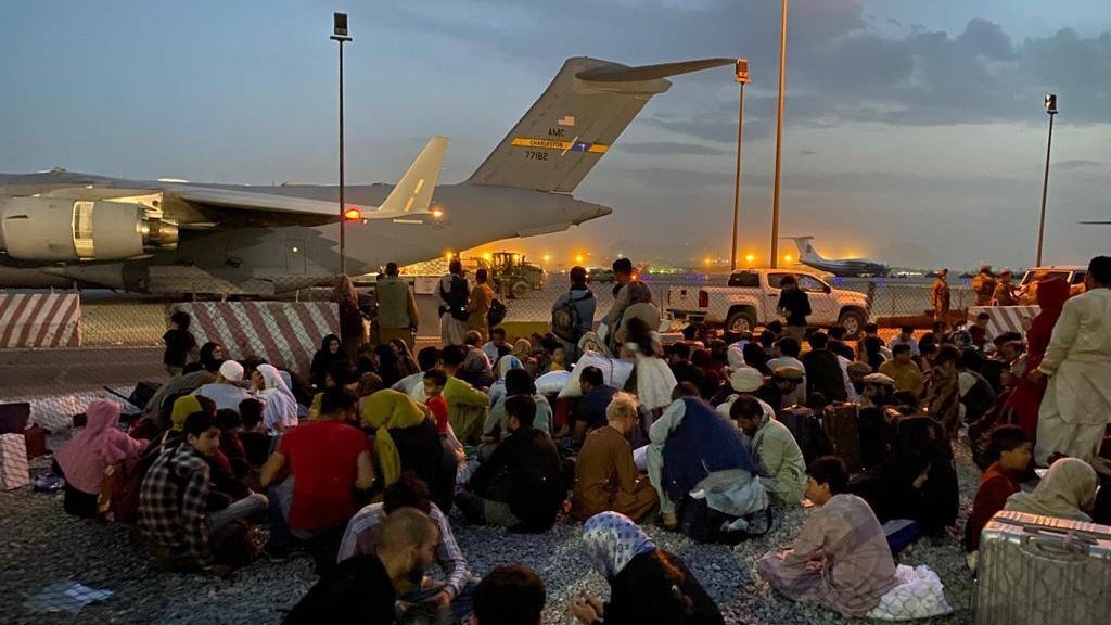 Trump to Cancel Flights for Nearly 1,660 Afghan Refugees, Including Families of US Military Personnel