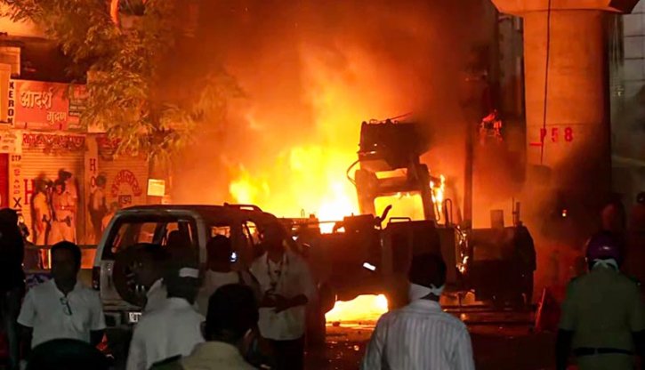 India Imposes Curfew Following Violence Over Aurangzeb’s Tomb