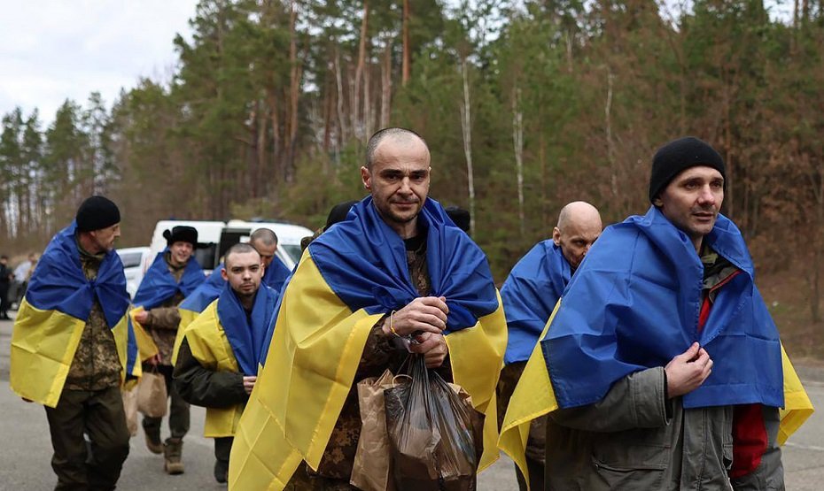 Russia and Ukraine Exchange 372 Prisoners Amid Ongoing Tensions