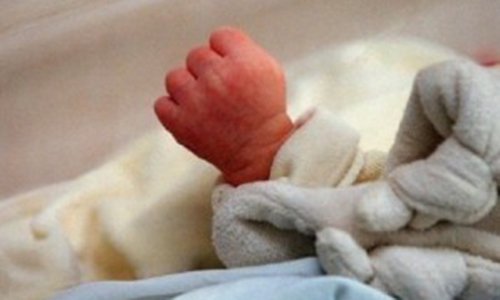 Karachi Shocked as Hospital Accused of Selling Newborn Baby Over Unpaid Bill; Doctor and Accomplice Flee