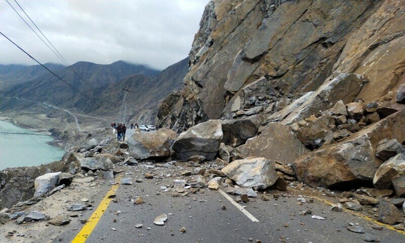 Karakoram Highway Shut Down Due to Landslide in Gilgit-Baltistan