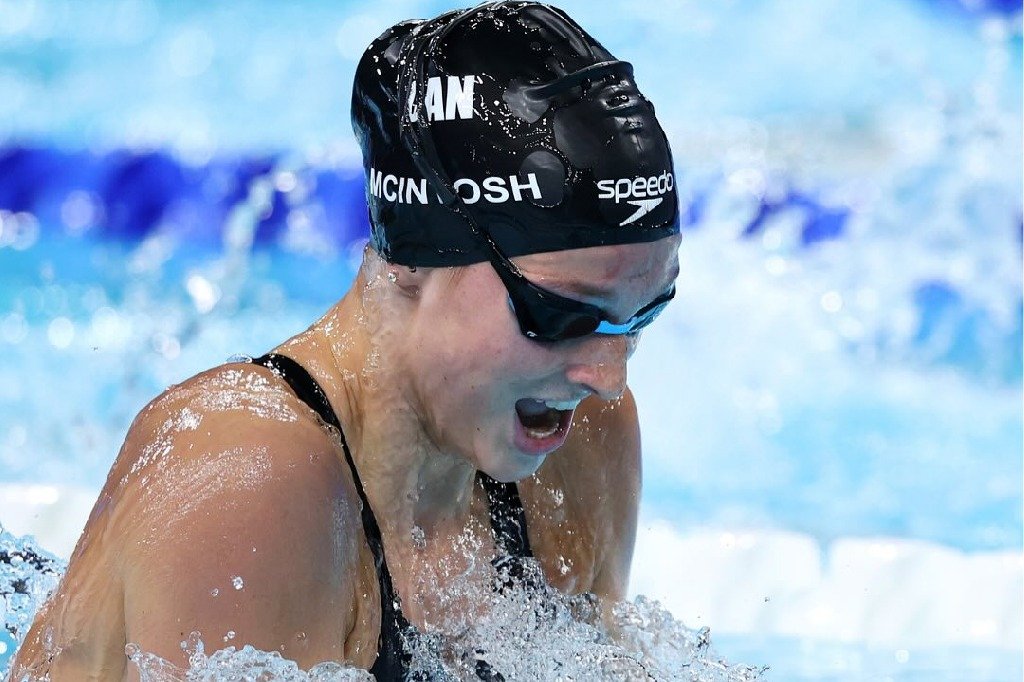 Canadian Teen Summer McIntosh Shatters 200m Medley World Record
