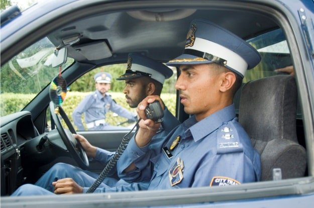 Lahore Traffic Crackdown: 93 Police Officers Fined in a Single Day Punjab enforces strict new traffic fines—up to Rs. 100,000—for pollution, underage driving, and other road safety violations.