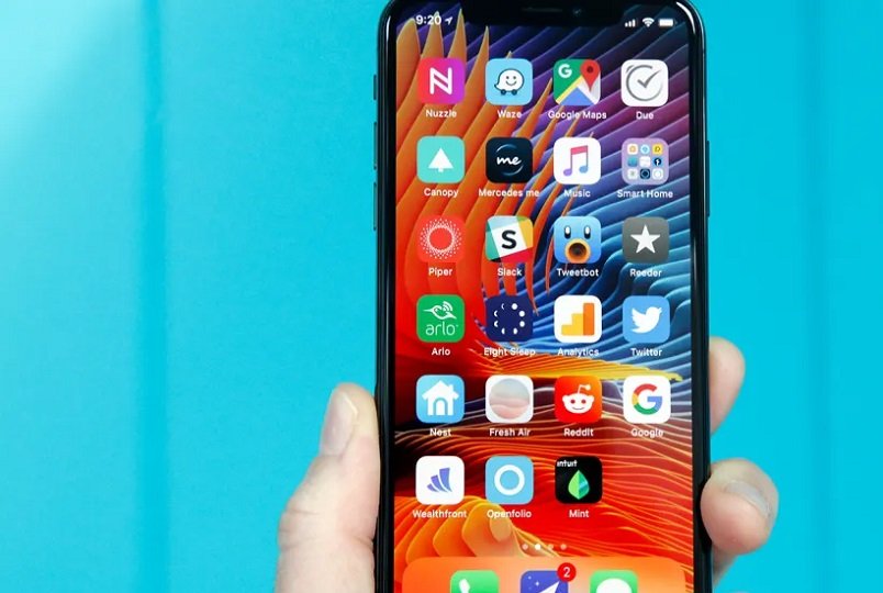 US may impose ban on iphones with Chinese displays