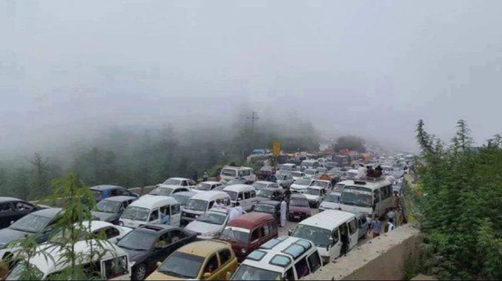 53,000 Vehicles Flood Murree, Capacity Only 5,000