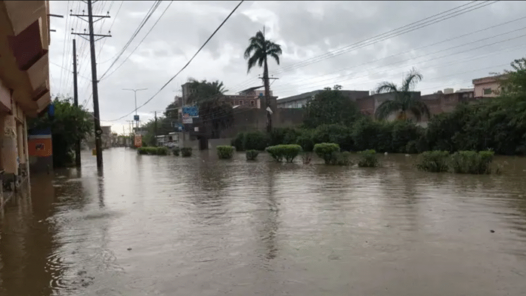 Record-Breaking Rains Submerge Gujrat, Prisons Evacuated Amid Urban Flooding Gujrat urban flooding 2025