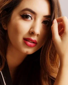 actress Komal Aziz