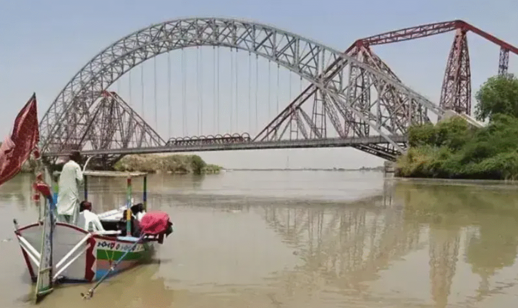 Sindh Struggles as Indus River Floods Breach Embankments and Submerge Villages Indus River floods Sindh