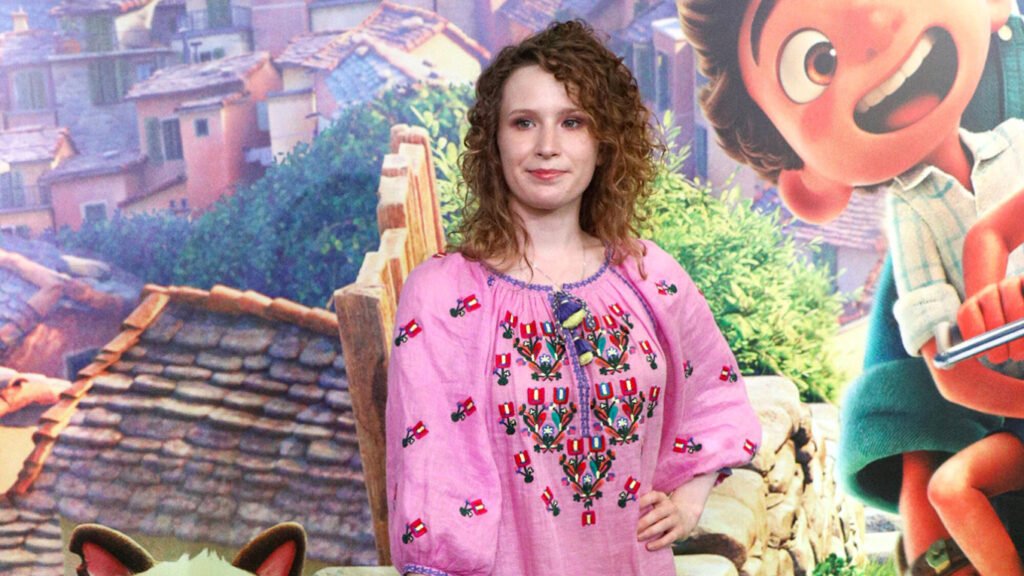 Russian singer monetochka's arrest order has been issued in her absence