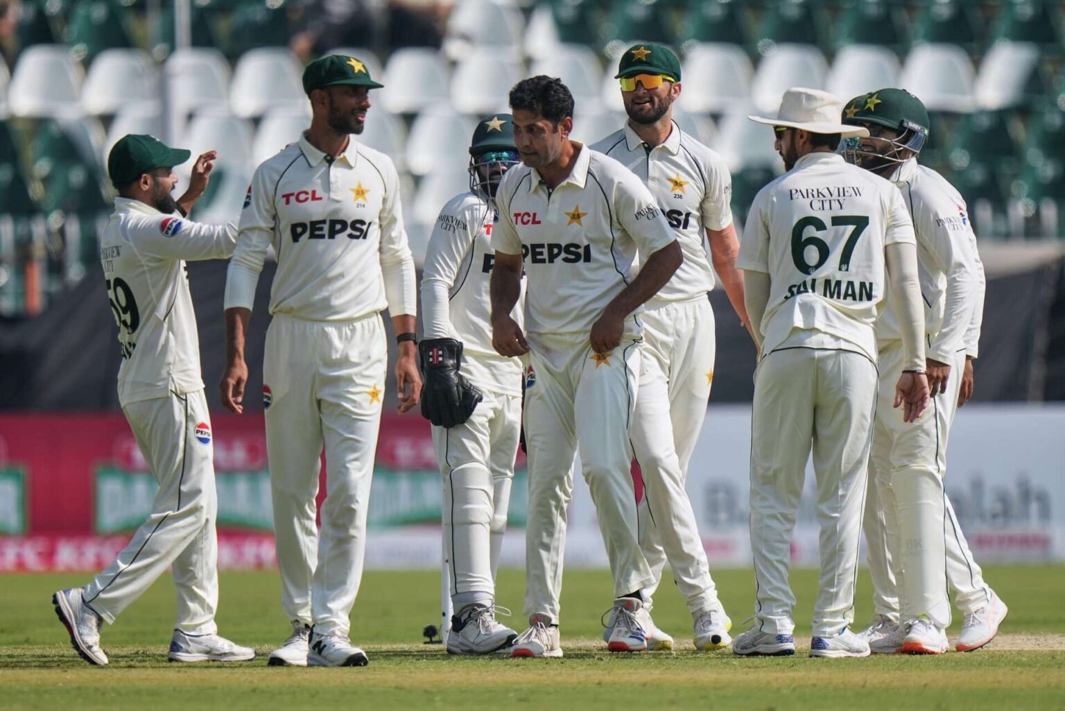 South Africa beat Pakistan by eight wickets in Rawalpindi, leveling the Test series 1-1 with Harmer’s six-wicket haul.