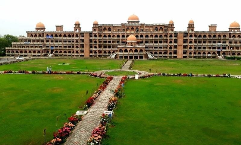 Khyber Pakhtunkhwa’s largest university faces a serious crisis Khyber Pakhtunkhwa's largest university faces crisis. University of Peshawar closes nine BS programs due to low number of enrollment.