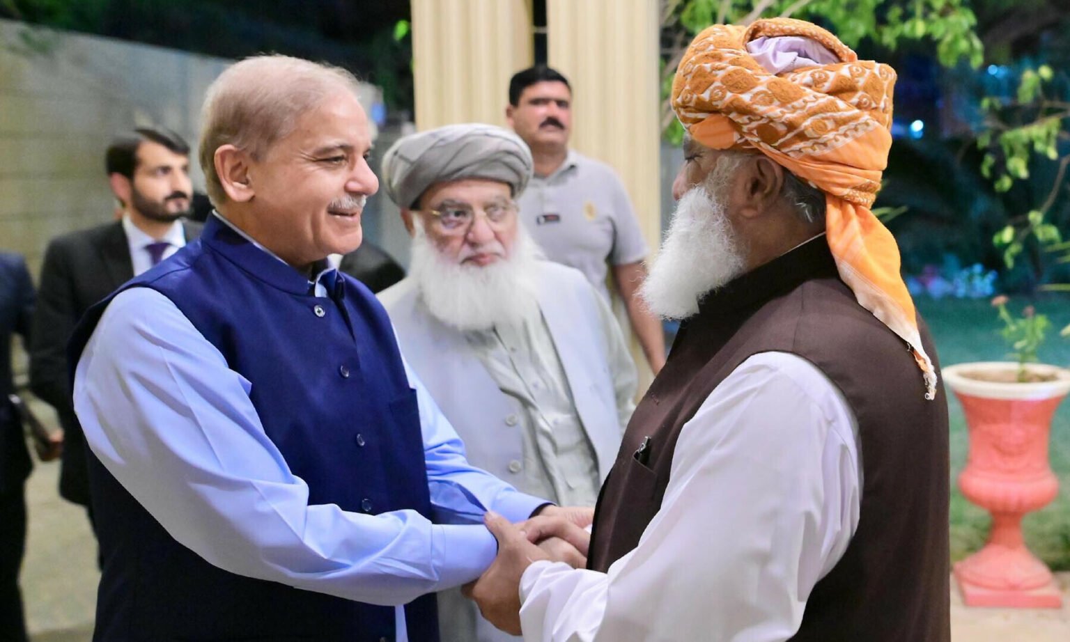 Government Seeks PTI, JUI Support Amid Supreme Court Challenge to 27th Amendment