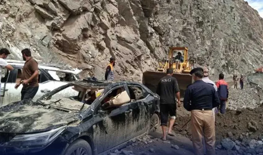 Dramatic Escape as Landslide Hits Gilgit-Baltistan’s Chilas Region; No Lives Lost, Rescue Teams in Action