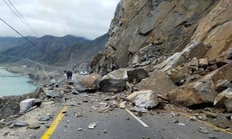 Massive Rockfall Traps Tourists on Karakoram Highway