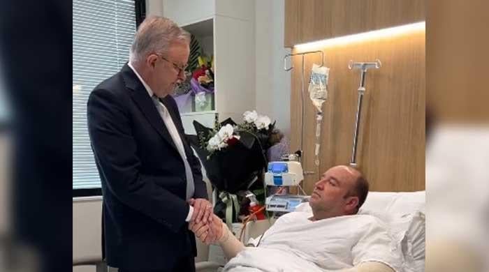 Bondi Beach Hero Receives Millions in Donations After Bravely Stopping Gunman During Deadly Shooting