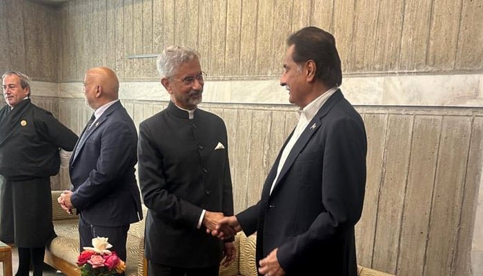 NA Speaker Ayaz Sadiq, Indian FM Jaishankar Meet in Dhaka Amid Tense Regional Ties Ayaz Sadiq Says "Pakistan Zindabad" slogans echoed in crowd in Bangladesh: Jaishankar approached him for Meeting