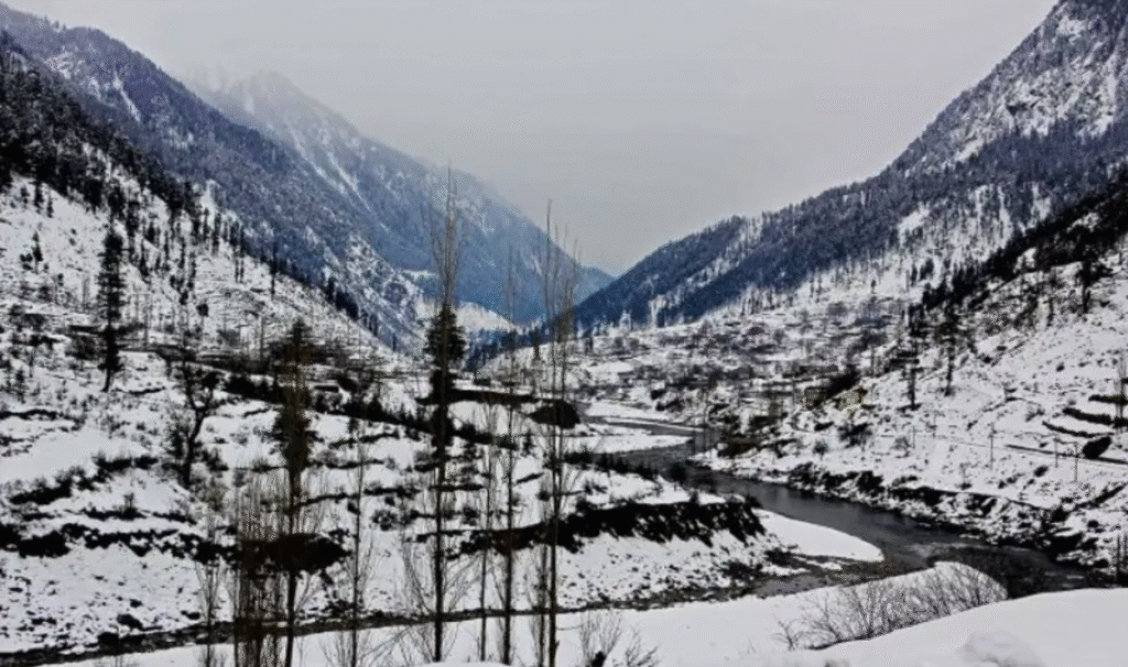 Pakistan in the Ice Grip: Freezing Temperatures Strand Communities as Snow Blocks Key Routes Malam Jabba snowfall tourism