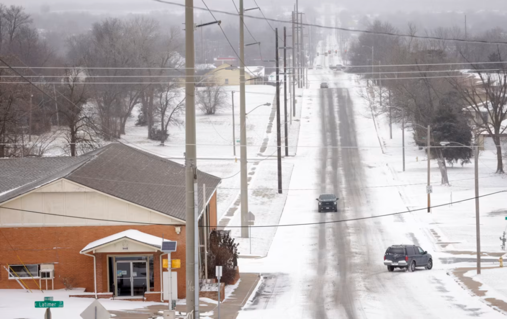 Historic US Winter Storm Knocks Out Power and Grounds Thousands of Flights Nationwide US winter storm