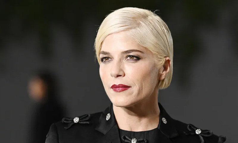 Selma Blair Reveals Her Favorite Kylie Cosmetics Product selma blair