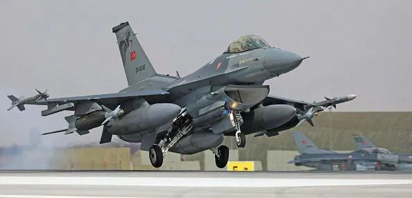 Turkish F-16 fighter jet crashes while on training sortie