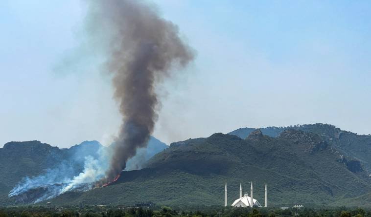 Fire Erupts on Margalla Hills in Islamabad: How it happened? Fire erupts on Margalla Hills near E-11 and Rawalpindi plaza basement, prompting swift rescue operations and firefighting response Thursday
