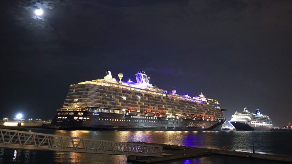 Over 150 Russian tourists remain stranded near Doha as Middle East conflict disrupts cruise routes and regional flights.